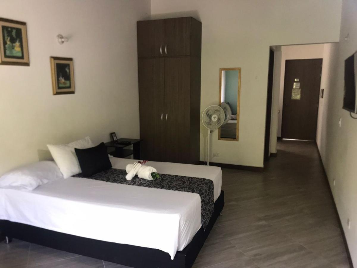 Apartahotel Avanti Medellín Buitenkant foto